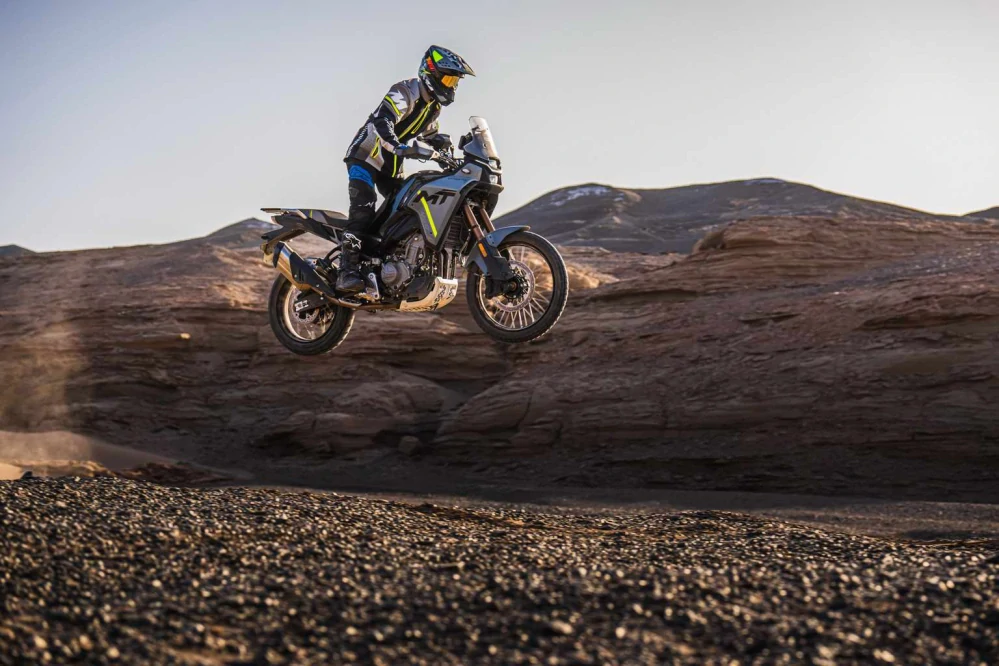 CFMOTO 450MT-R