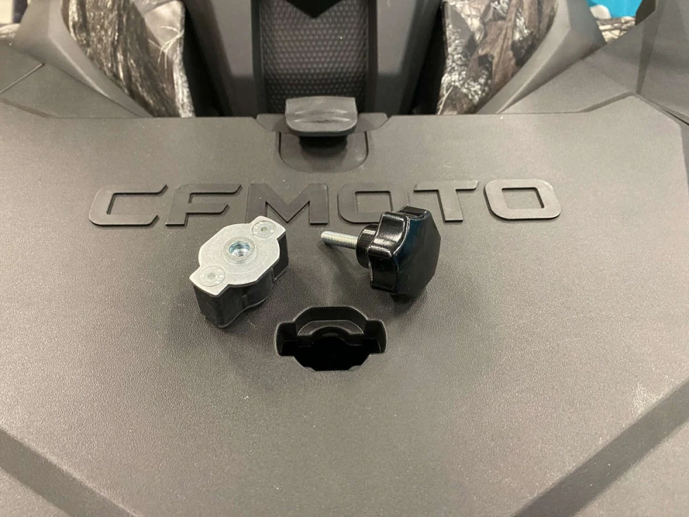 Rýchloupínací tŕň do plast. nosiča CFMOTO