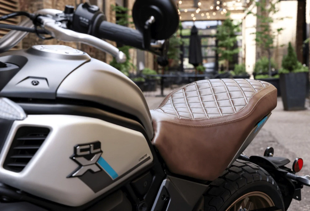 700CL-X Heritage Zvýšené sedadlo