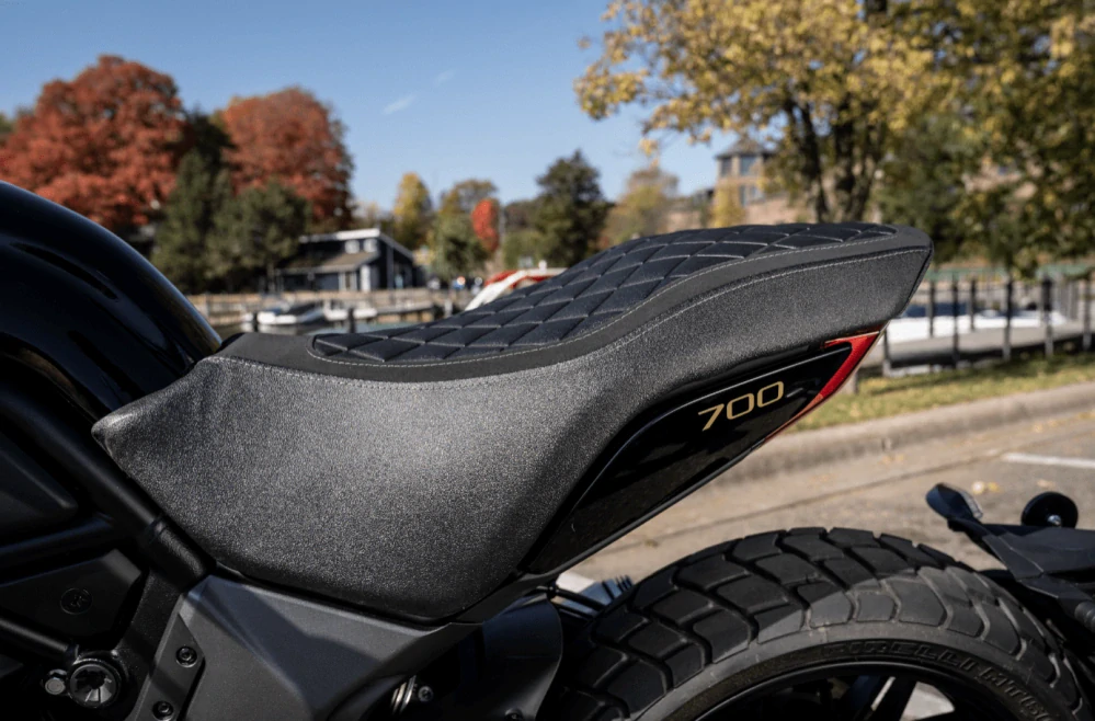 700CL-X Heritage Zvýšené sedadlo